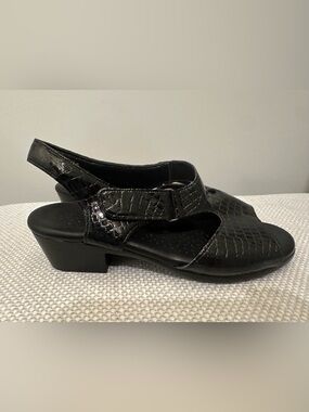 NEW SAS Suntimer Heels Strap Sandals Black Croc Patent Leather EZ Strap 6.5 M